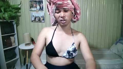 yoursubmissive_larah online show from 12, 4, 2026