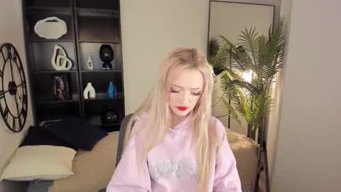 Snapshot of yourwhitefairy chatting on 12, 10, 2025 Emily online show from 12, 10, 2025