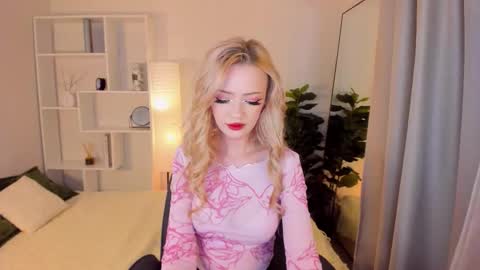 Snapshot of yourwhitefairy chatting on 17, 10, 2025 Emily online show from 17, 10, 2025
