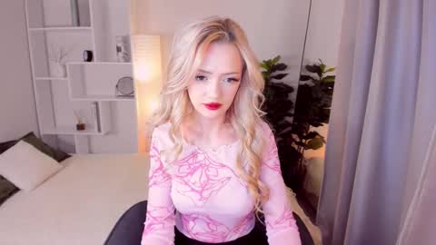 Snapshot of yourwhitefairy chatting on 18, 10, 2025 Emily online show from 18, 10, 2025