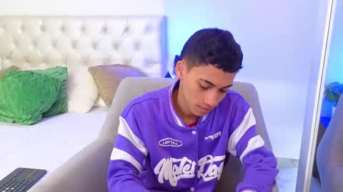 yulian_vasquez online show from 10, 2, 2026