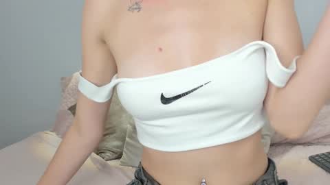 Snapshot of yulievans chatting on 24, 12, 2024 yulievans online show from 24, 12, 2024