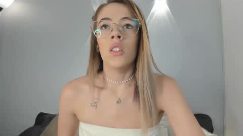 Snapshot of yulievans chatting on 11, 1, 2025 yulievans online show from 11, 1, 2025