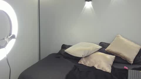 Snapshot of yulievans chatting on 12, 1, 2025 yulievans online show from 12, 1, 2025