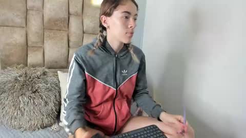 Snapshot of yulievans chatting on 6, 3, 2025 yulievans online show from 6, 3, 2025