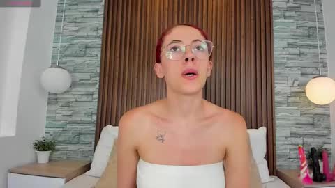 Snapshot of yulievans chatting on 3, 10, 2025 yulievans online show from 3, 10, 2025