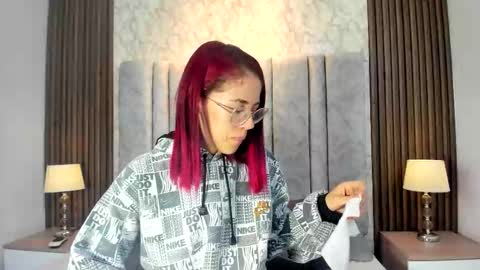 Snapshot of yulievans chatting on 8, 10, 2025 yulievans online show from 8, 10, 2025