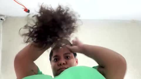 Snapshot of yulissa18 chatting on 22, 11, 2025 Yuli and SaraIndependent model online show from 22, 11, 2025