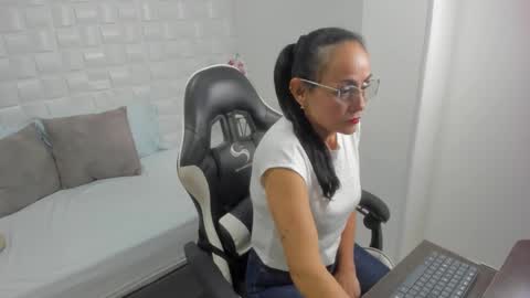 Y U L I T Z A online show from 24, 11, 2025