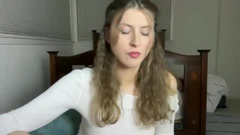 yumiandwolf online show from 17, 11, 2025