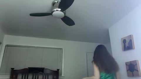 yumiandwolf online show from 11, 2, 2026