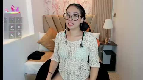 Snapshot of yuna__min chatting on 4, 10, 2025 Yuna  online show from 4, 10, 2025