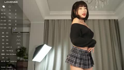 Snapshot of yuna_leen chatting on 21, 9, 2025 yuna_leen online show from 21, 9, 2025