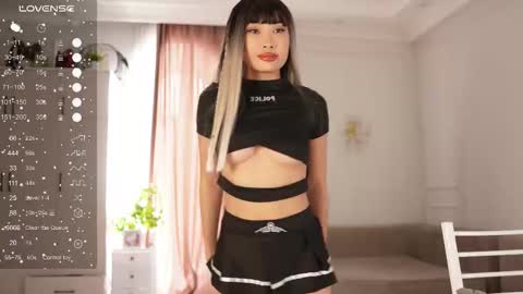 Snapshot of yuna_leen chatting on 15, 10, 2025 yuna_leen online show from 15, 10, 2025
