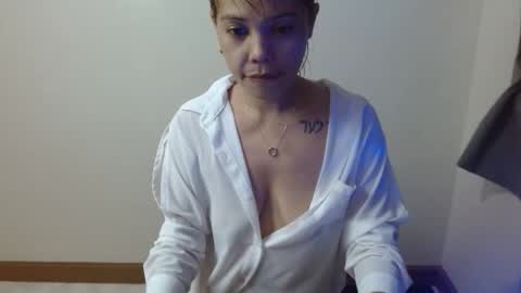 yunahuntrixx online show from 30, 5, 2026