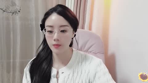 YunEr online show from 17, 12, 2024