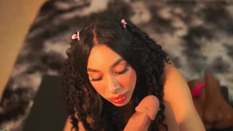 Yuyi Cam online show from 8, 2, 2026