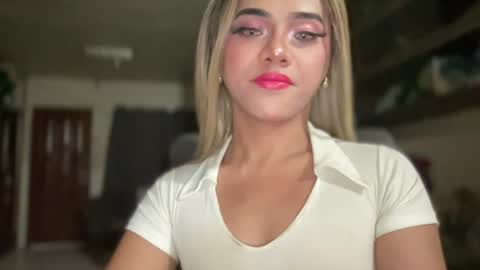 Snapshot of yvonne_guidotti chatting on 18, 6, 2026 Miss Cali online show from 18, 6, 2026