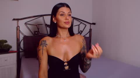 I V Y   online show from 25, 6, 2026