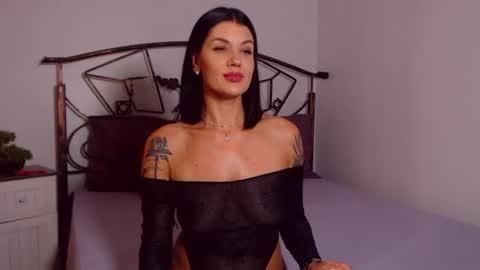 I V Y   online show from 10, 7, 2026