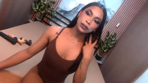 yvonnellvs online show from 26, 4, 2026