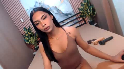 Snapshot of yvonnellvs chatting on 4, 7, 2026 yvonnellvs online show from 4, 7, 2026