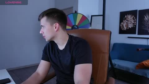 ZACK GILLIAN online show from 26, 5, 2026