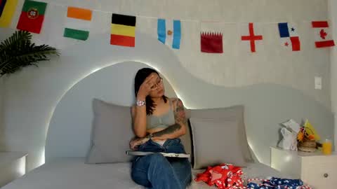 Snapshot of zafiro_n_amber chatting on 4, 7, 2026 Zafiro and Amber online show from 4, 7, 2026