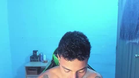 Snapshot of zafirocum chatting on 4, 12, 2025 BiG Zafiro online show from 4, 12, 2025