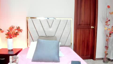 zamira_taylor online show from 13, 4, 2026