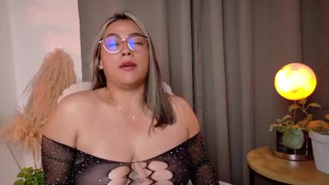 Snapshot of zara_nova chatting on 23, 6, 2026 Zara Nova online show from 23, 6, 2026