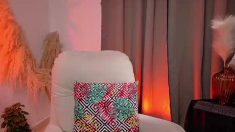 Snapshot of zara_nova chatting on 5, 7, 2026 Zara Nova online show from 5, 7, 2026