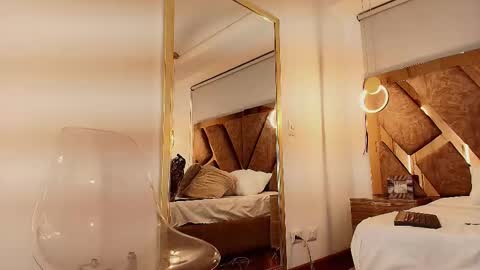 Zarah Andrews online show from 16, 9, 2025