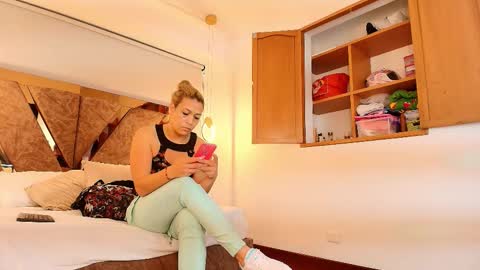 Zarah Andrews online show from 3, 10, 2025