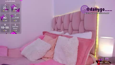 Snapshot of zarianaevanz chatting on 6, 10, 2025 Zariana online show from 6, 10, 2025