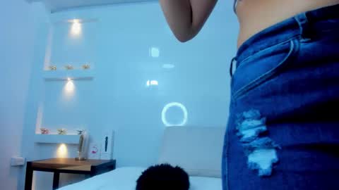 Zenda Evans online show from 1, 12, 2025