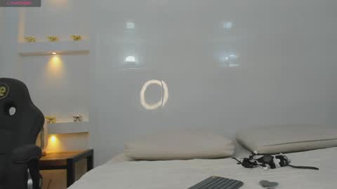 Zenda Evans online show from 6, 4, 2026