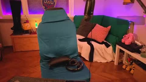 zesty_peach online show from 8, 6, 2026