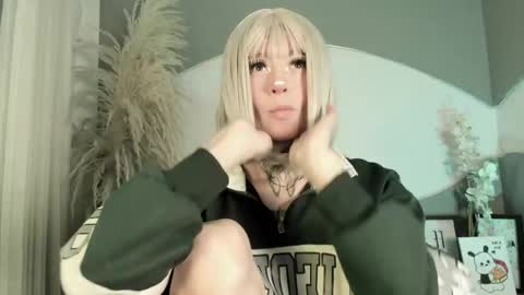 Snapshot of zhally_dee chatting on 4, 6, 2026 zhally_dee online show from 4, 6, 2026