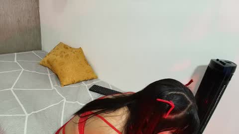 ZHAMIRA  ANDRES online show from 26, 1, 2025