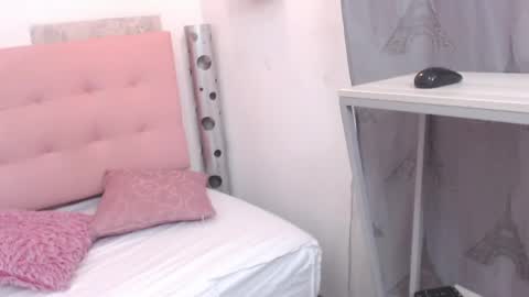 ZHAMIRA  ANDRES online show from 27, 5, 2026