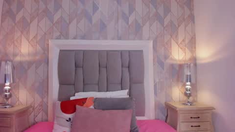 Snapshot of zharia_lux25 chatting on 8, 7, 2026 zharia_lux25 online show from 8, 7, 2026