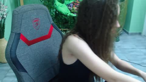 zianichols online show from 6, 2, 2025