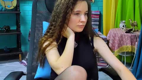 zianichols online show from 3, 3, 2025