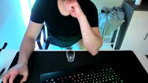 Snapshot of ziemlichflutschig chatting on 5, 3, 2025 ziemlichflutschig online show from 5, 3, 2025