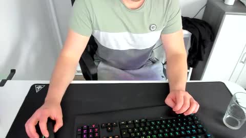 Snapshot of ziemlichflutschig chatting on 12, 3, 2025 ziemlichflutschig online show from 12, 3, 2025