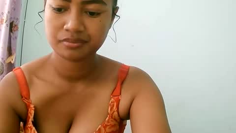 Snapshot of zina479102 chatting on 25, 4, 2026 elly online show from 25, 4, 2026