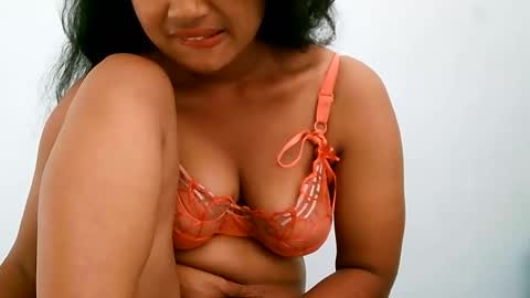 Snapshot of zina479102 chatting on 21, 5, 2026 elly online show from 21, 5, 2026