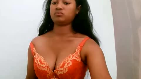 Snapshot of zina479102 chatting on 26, 5, 2026 elly online show from 26, 5, 2026