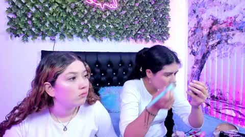 Zoe And Valeria online show from 29, 5, 2026